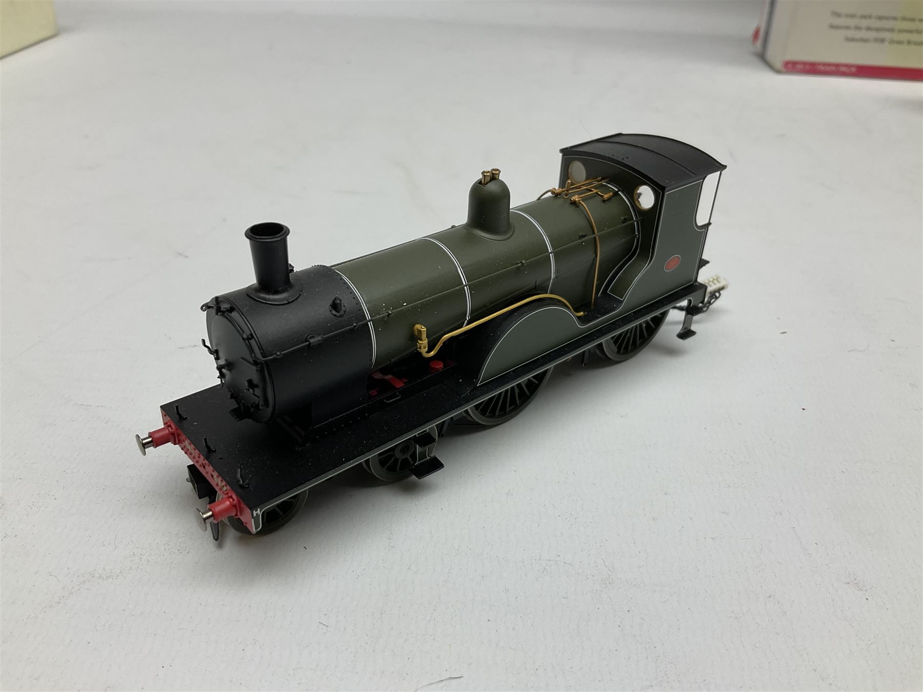 Hornby '00' gauge - 'Southern Suburban 1938' Coach Pack, DCC ready 