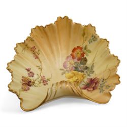 Royal Worcester blush ivory porcelain to include a pot pourri bowl with pierced cover, no. G935, ewer with winged beast moulded handle no. 1048, three further ewers, no 1094, shell shaped dish no. 1413 and two similar style leaf shaped dishes (8)