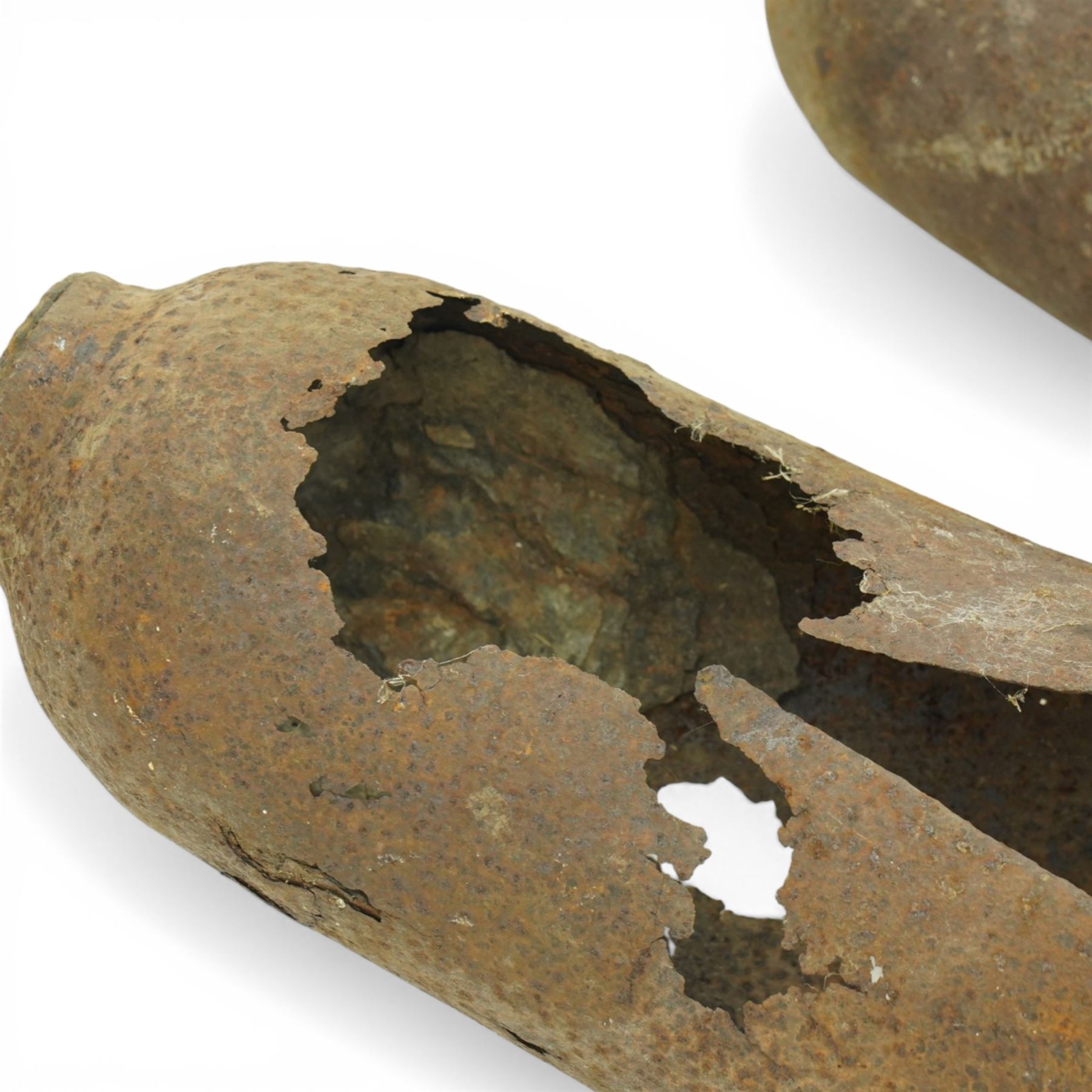 Two WWI exploded shells, L72cm 
