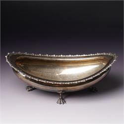 Edwardian silver oval bowl with gadrooned edge and on four paw feet W20cm Sheffield 1901 M...