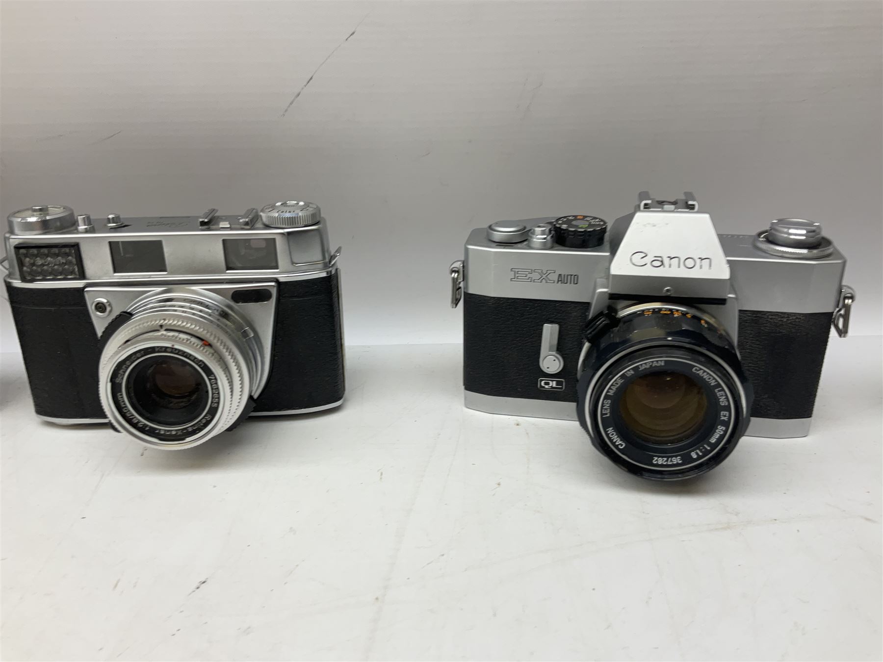 Collection of camera bodies and lenses, to include Contax 159mm, Pentacon FM, Miranda EE, Canon EXee, Praktica IV FB, 'Photax-Paragon 1:5 f=300mm no.312703' lens, 'Sirius MC Automatic 1:2.8 f=28mm, 52 No.934417 etc