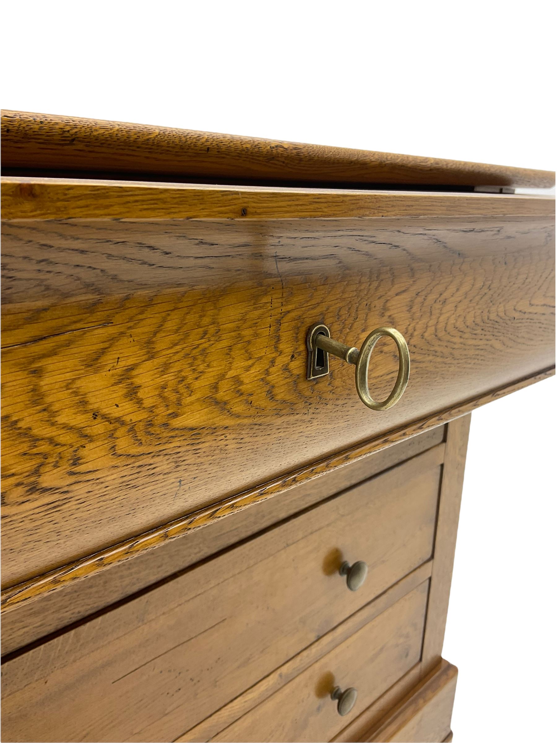 Barre Dugue - French oak five drawer chest with three drawers and frieze drawer at top and one at bottom 
