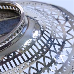 George III silver bon bon basket, of oval form with bead rim and swing handle, the sides with pierced latticework decoration, hallmarked Hester Bateman, London 1785, handle H14cm