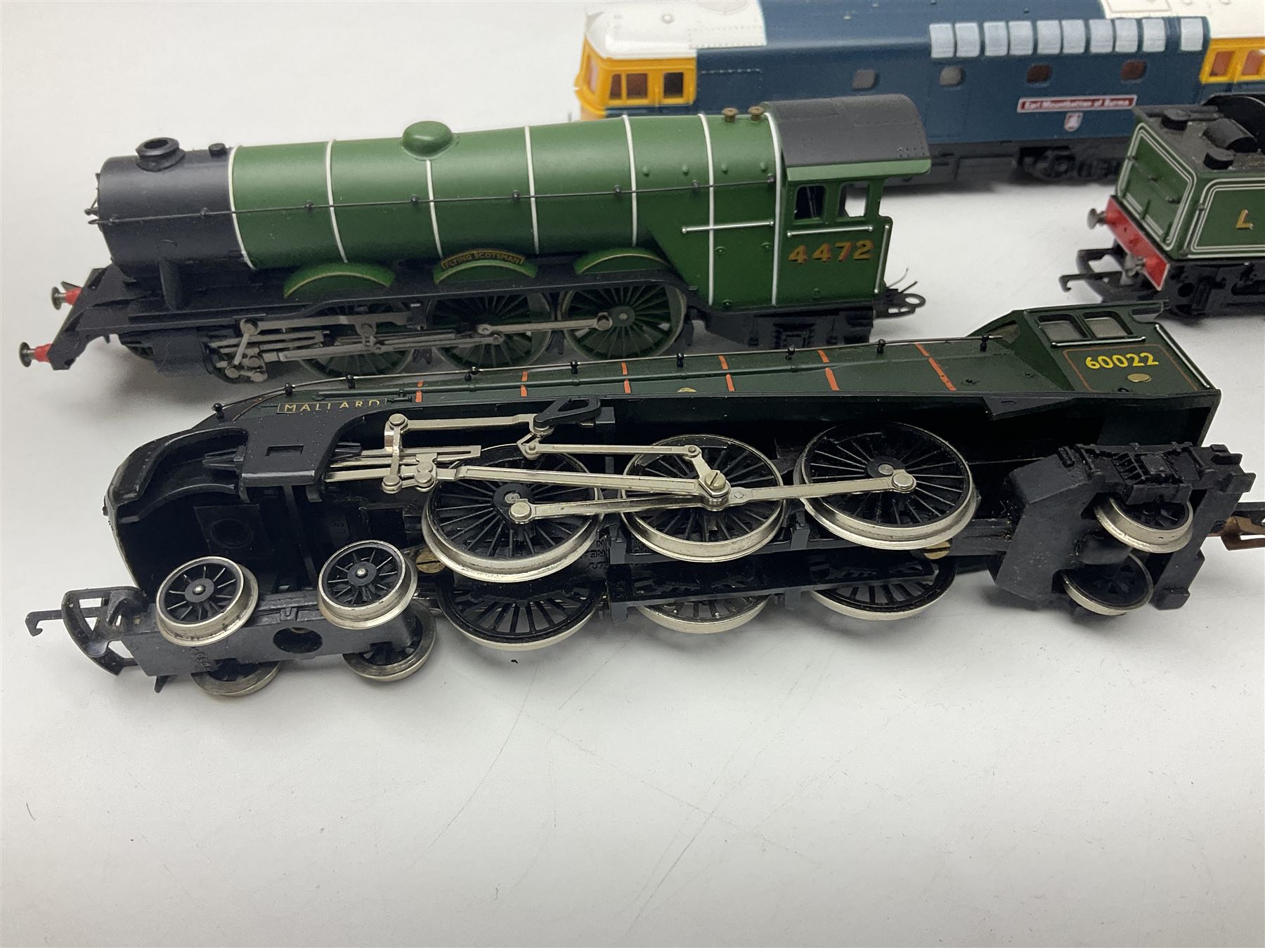 Hornby '00' gauge - Class A1/A3 4-6-2 locomotive 'Flying Scotsman' No.4472; Class A4 4-6-2 locomotive 'Mallard' No.60022; and Class B12 4-6-0 locomotive No.8544; all with tenders; and Lima Class 33 diesel locomotive 'Earl Mountbatten of Burma' No.33027; all unboxed (4)