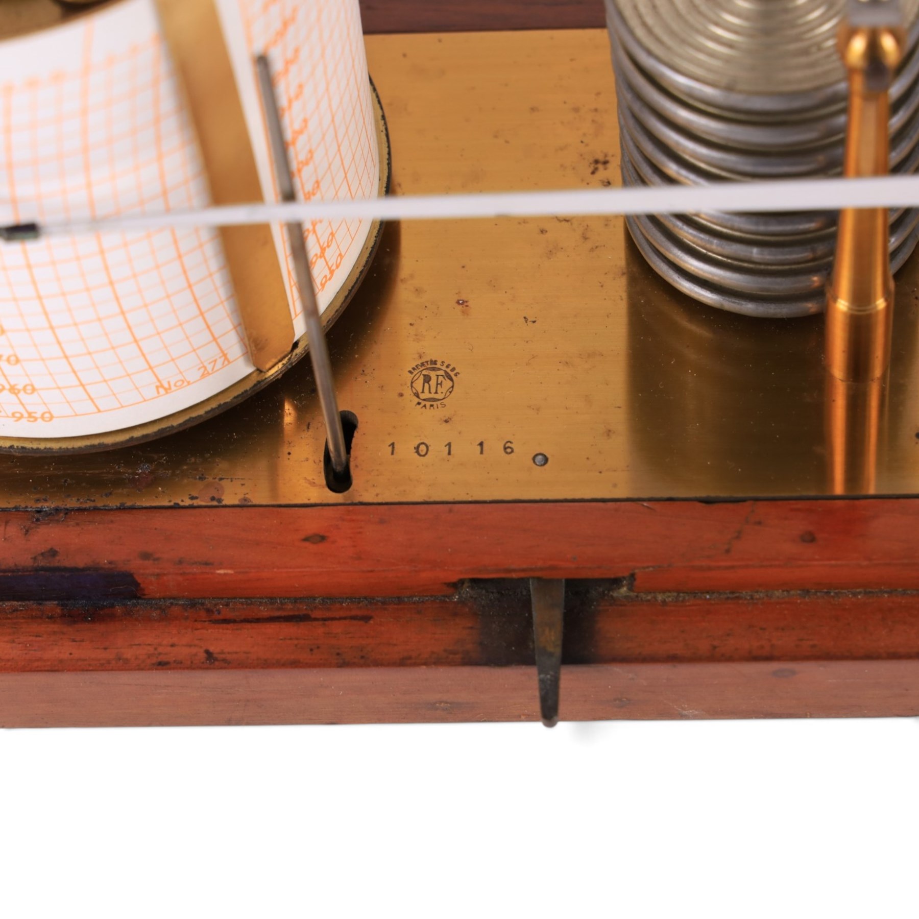 20th century French barograph, stamped 'RF BREVETES SGDG PARIS', in wooden carry case with glazed front panel, H16cm, W29cm