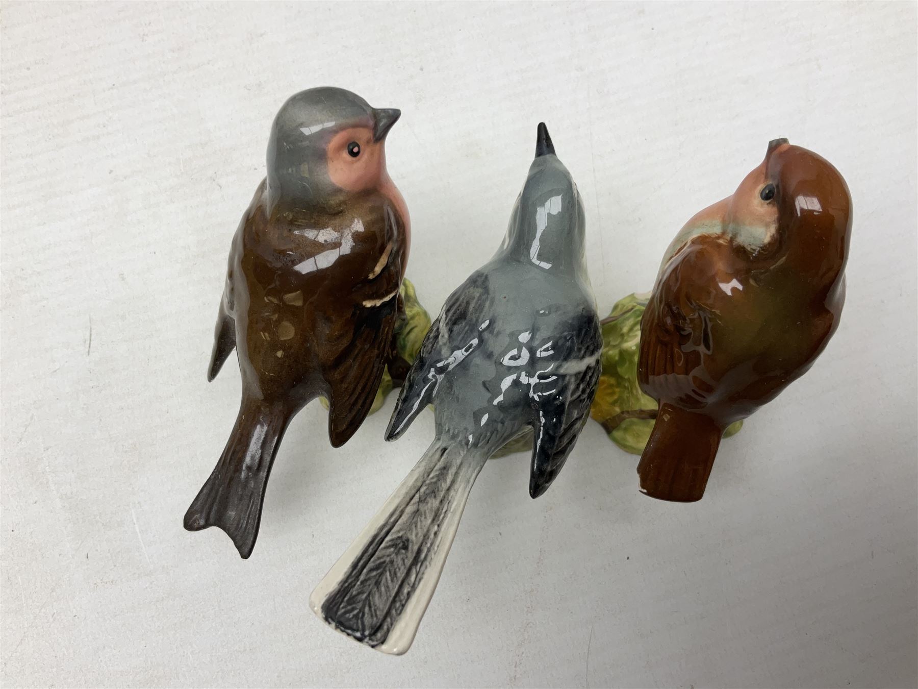Group of Beswick figures of birds, comprising kingfisher no 2371, thrush no 2308, owl no 2026, and nine smaller bird figures to include greenfinch, wren etc