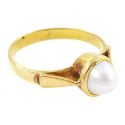 21ct gold pearl ring, single split cultured white pearl, bezel set