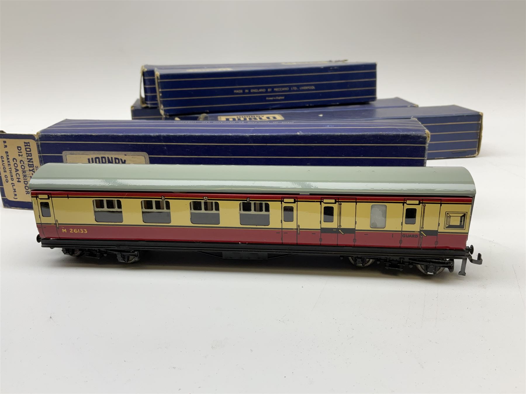 Hornby Dublo - eight coaches comprising D12 First L.M.S.; 32018 D12 Corridor Coach B.R. Brake/3rd (L.M.R.); 32090 D13 Suburban Coach First/Third B.R.; 32093 D14 Suburban Coach Brake/Third B.R.; 32096 D20 Composite Restaurant Car (Western Region); two 32094 D21 Corridor Coach B.R. First/2nd (W.R.); and 32023 D22 Corridor Coach B.R. Brake/2nd (M.R.); all in boxes (8)