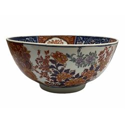 Japanese Imari bowl of circular form, with character mark beneath, D26cm, together with two further pieces of 20th century Japanese Imari, comprising bowl, D24cm, and plate, D33cm.