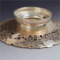Pair of 1930s silver pedestal dishes, of circular form, the sides with pierced vine decoration, upon a domed pedestal foot, hallmarked Lee & Wigfull, Sheffield 1938, D21cm, H6cm