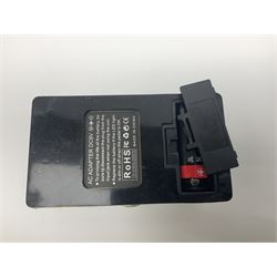 Boss TU-3 Chromatic Tuner; Tomsline Engineering ABR-1 Booster; Ibanez Mini Tube Screamer; Boss DB-30 Digital metronome etc