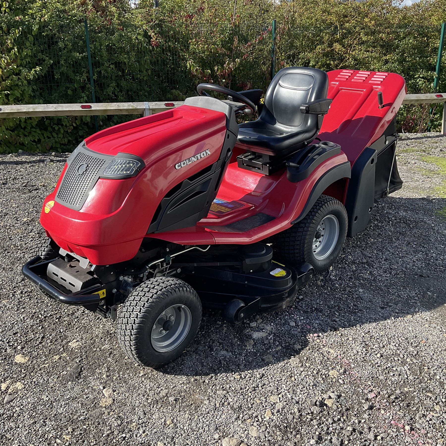 Countax B250 4-Trac ride on lawnmower with lifting jack and papers,