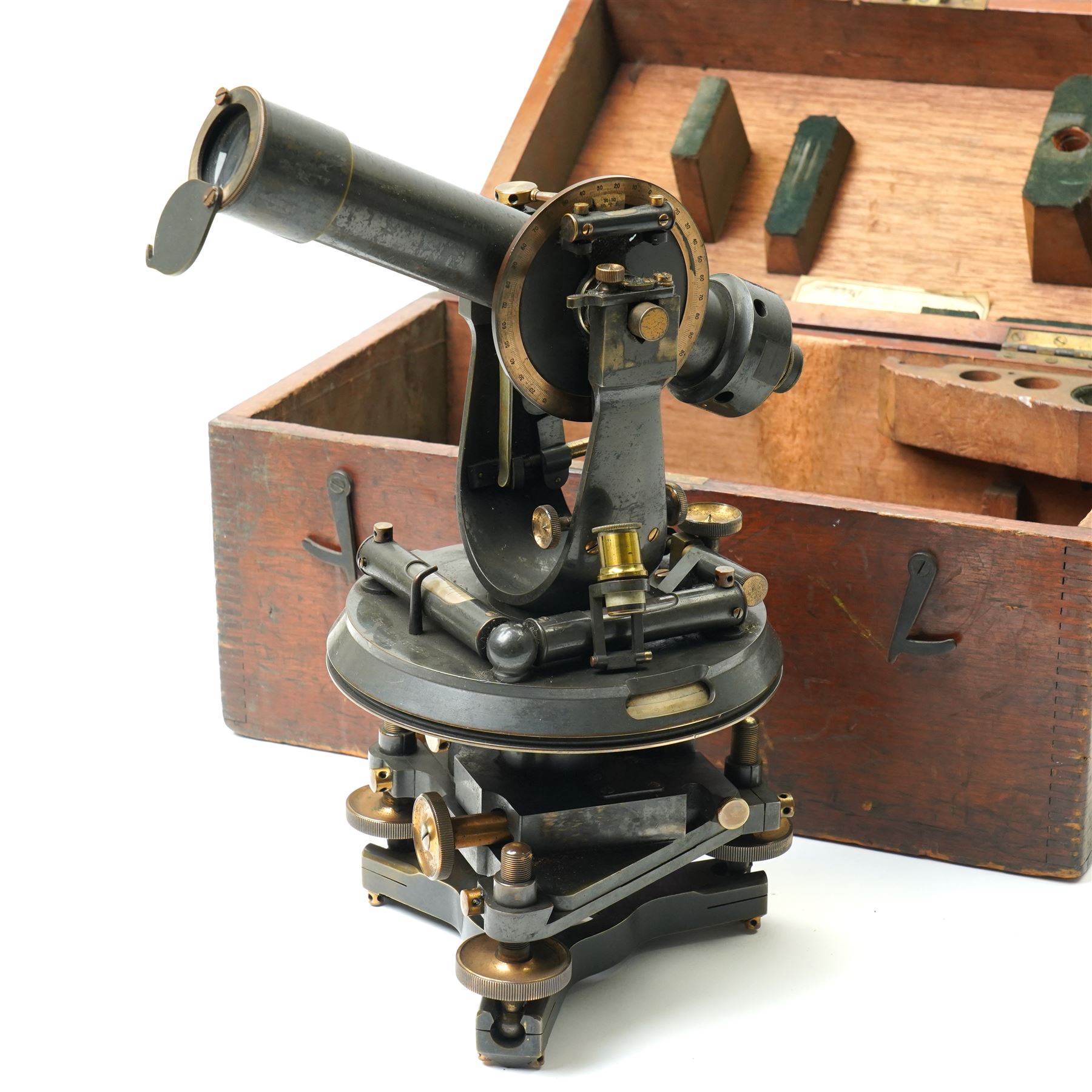 Early 20th century theodolite by Stanley No.104289 with spirit level in original case L39cm