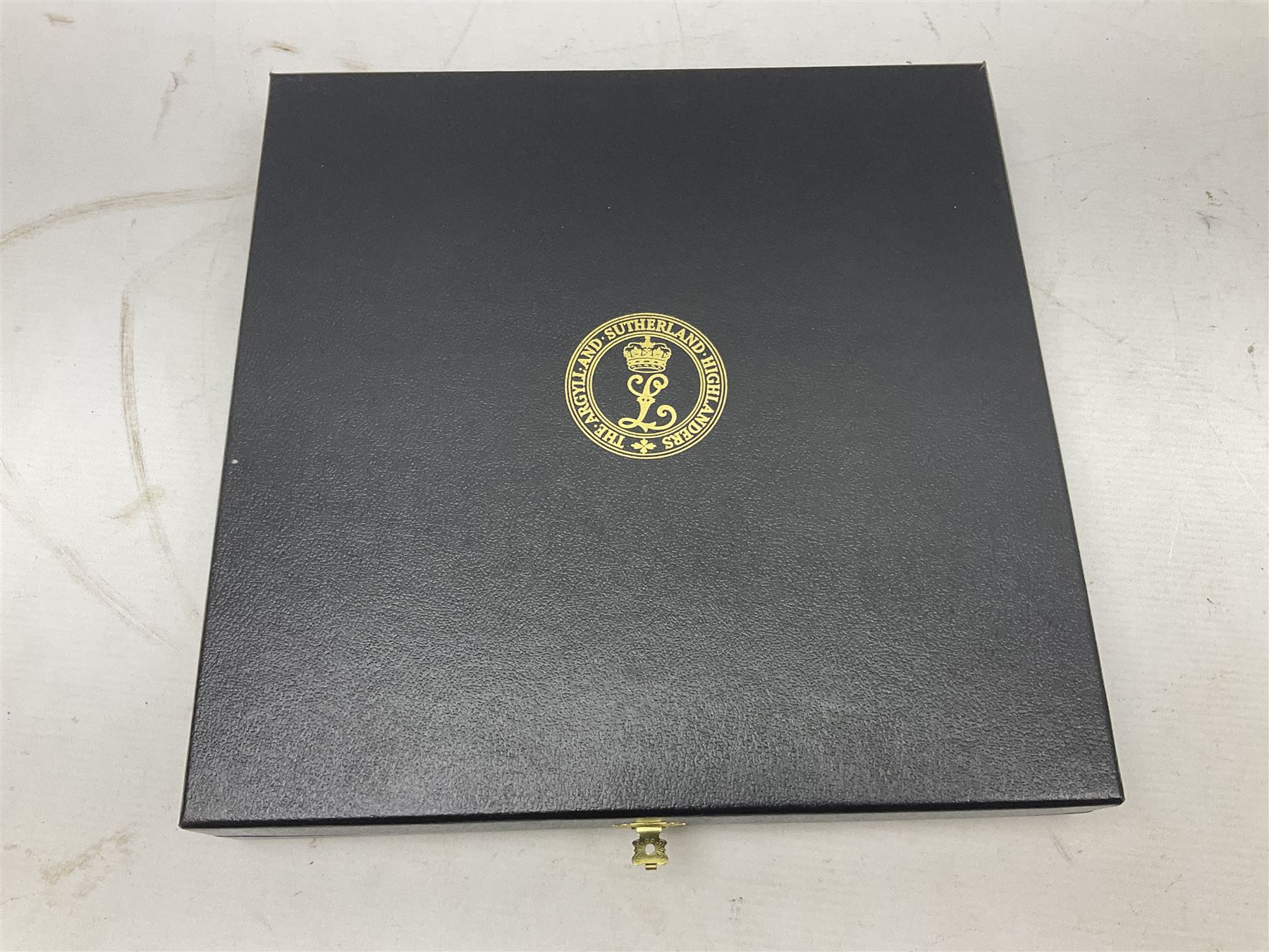 Five Spode Mulberry Hall limited edition Regimental commemorative plates - Argyll & Sutherland Highlanders No.9/500; Cheshire Regiment No.352/500; Kings Own Scottish Borderers No.113/500; Black Watch Royal Highland Regiment No.331/500; and Royal Welch Fusiliers No.309/500; all boxed with certificates (5)