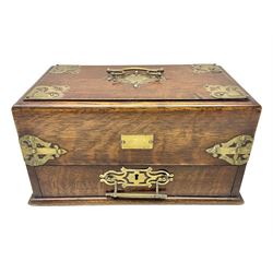 Brass mounted oak humidor, the slide action top opening to a base drawer, cedar lined with central compartment and striker, the drawer stamped Rd 107198, H17cm, D18cm