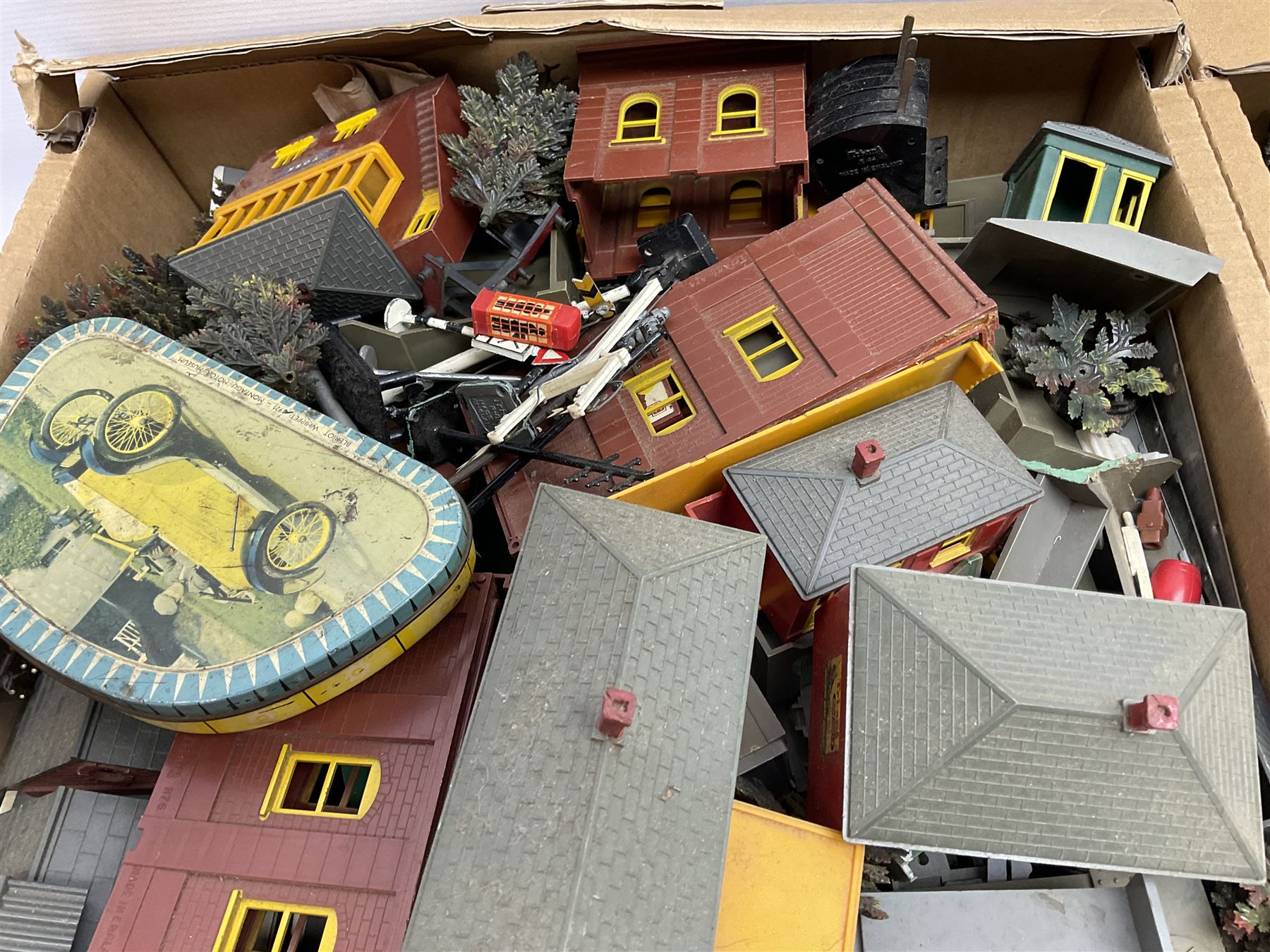 Tri-ang '00' gauge - Class 23 TC Pacific (Hiawatha) 4-6-2 locomotive and tender No.2335; Princess Class 4-6-2 locomotive and tender 'Princess Elizabeth' No.46201; Class 3F Jinty locomotive No.47606; Class 57XX 0-6-0 Pannier Tank locomotive No.8751, boxed; quantity of coaches and wagons; large quantity of track, trackside buildings and accessories.