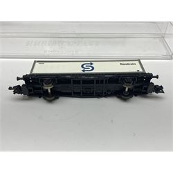 Fleischmann ‘N’ gauge ‘Piccolo’ - sixteen carriages, wagons and cars comprising nos. 8051, 8052, 8055, 8064, 8119K, 8127, 8128, 8129, 8202, 8211, 8224, 8240, 8281, 8301, 8500, 9372; along with Minitrix N503 Shock Van and 13576 6 ton Mineral Wagon; boxed and loose (18) 