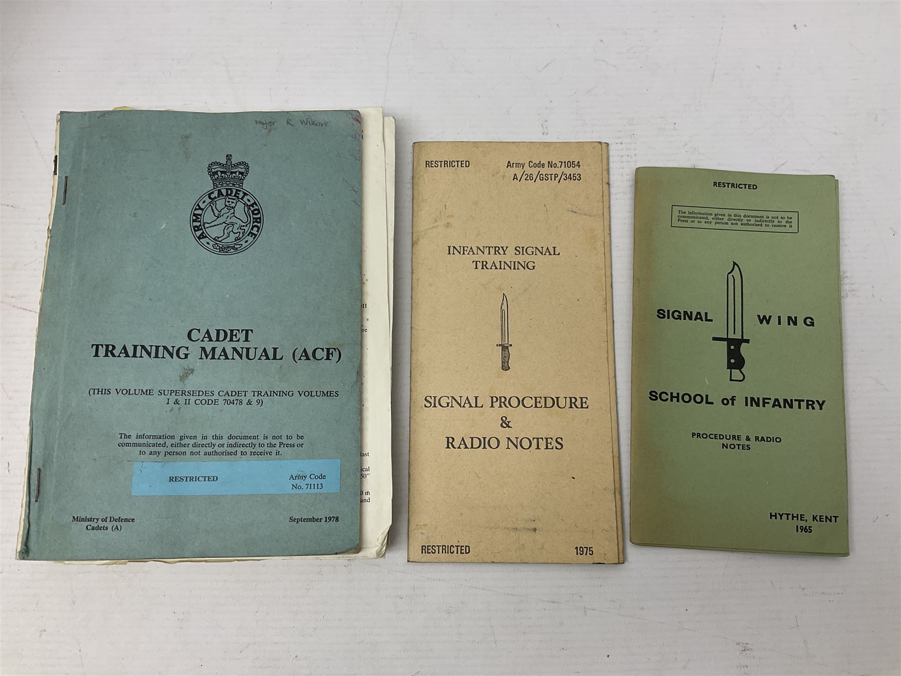 Collection of nineteen British Army booklets 1940s - 1970s including Small Arms Training 1944, various Infantry Training, Cadet Training Manual 1978, Signal Training, Commander's Aide Memoires etc; 1950s blue beret with Yorks Brigade badge; part travelling toilet set in cloth roll; all contained in pine box with webbing straps