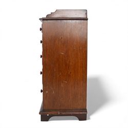 Victorian mahogany tabletop chest of drawers, of two small over three graduated drawers, H41cm