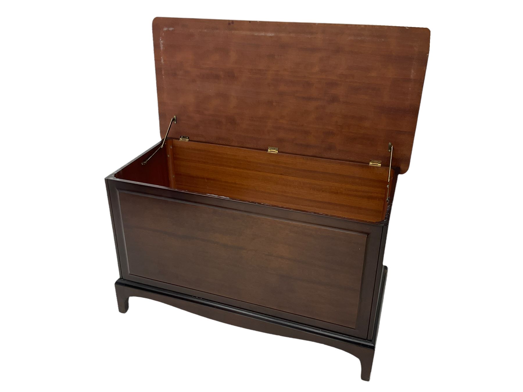 Stag - Minstrel range mahogany three drawer chest, pair of matching bedside stands and blanket box