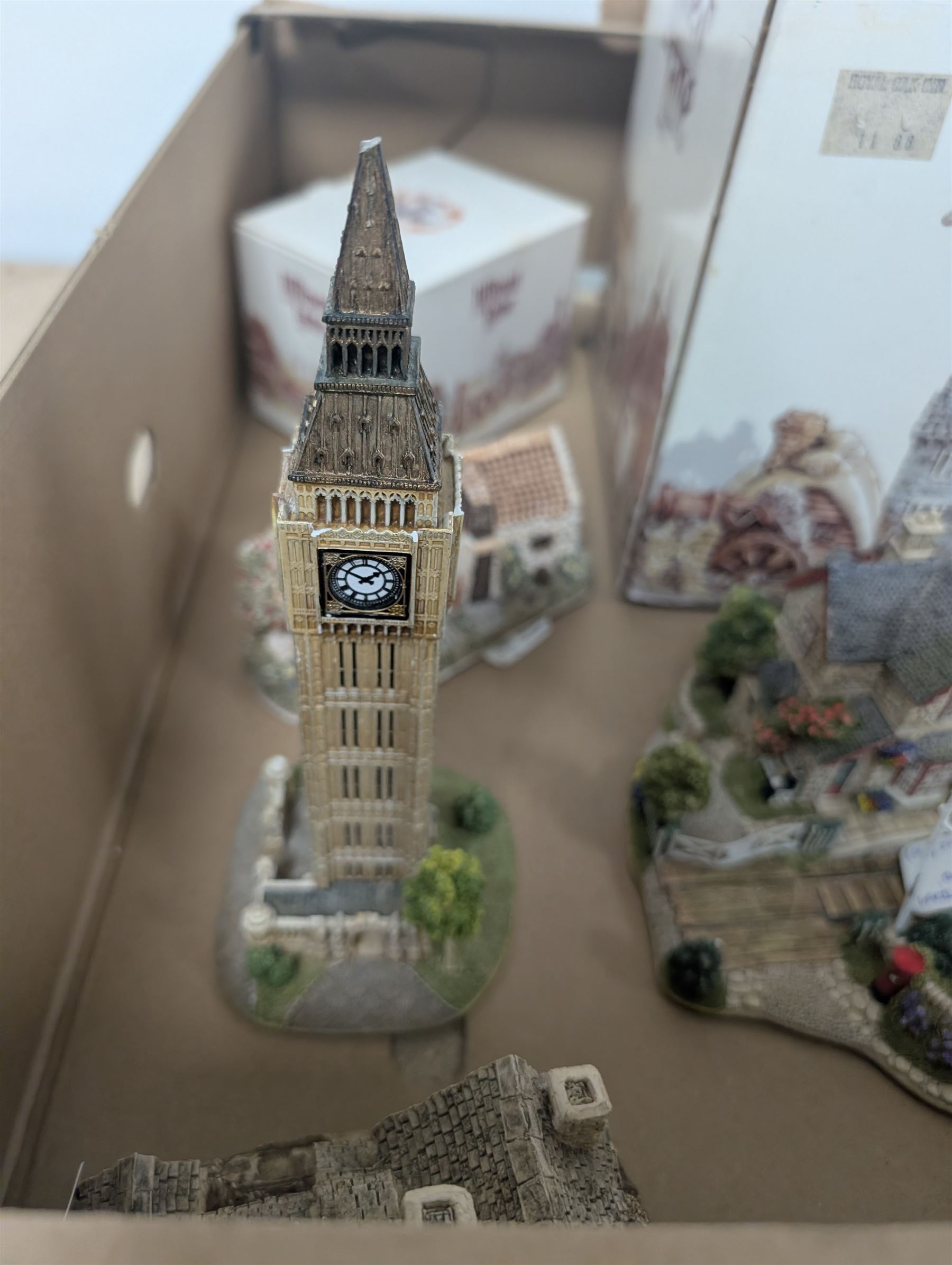 Collection of Lilliput Lane models, including Royal Oak Inn, Full Steam Ahead and Thatcher's Rest, five boxed