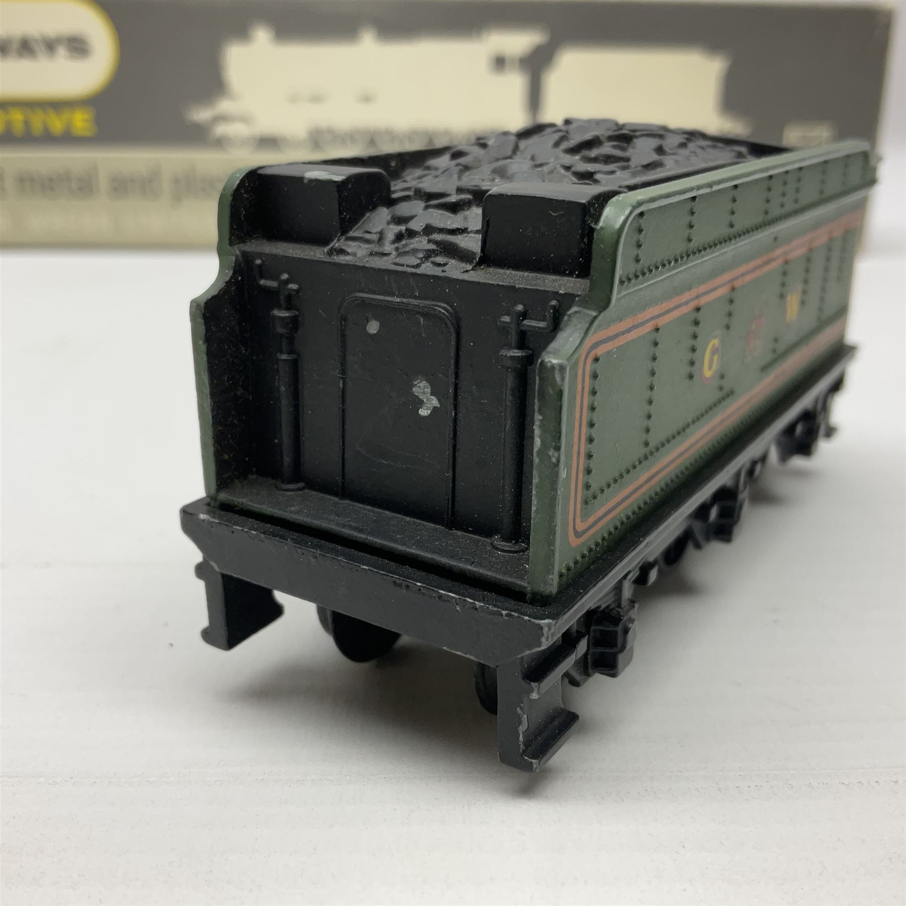 Wrenn '00' gauge - Rebuilt Bulleid Pacific Merchant Navy Class 4-6-2 locomotive 'Clan Line' No.35028 in GW Green; boxed with instructions