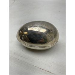 Hallmarked siilver box in the form of an egg, L11cm