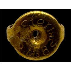 9ct gold cameo brooch and a pair of 9ct gold cameo earrings, all hallmarked 