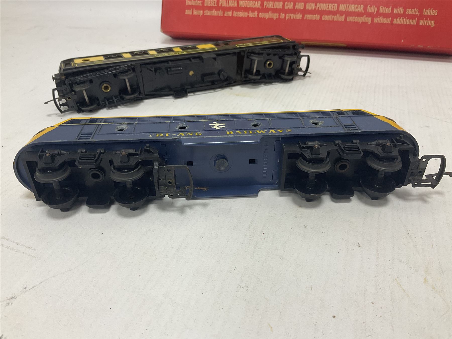 Hornby/Tri-Ang ‘00’ gauge - RS52 The Blue Pullman Electric Train Set comprising diesel pullman motorcar, parlour car and non-powered motorcar with a quantity of track; five further loose models comprising one diesel locomotive, three pullman coaches and one breakdown train unit (6) 