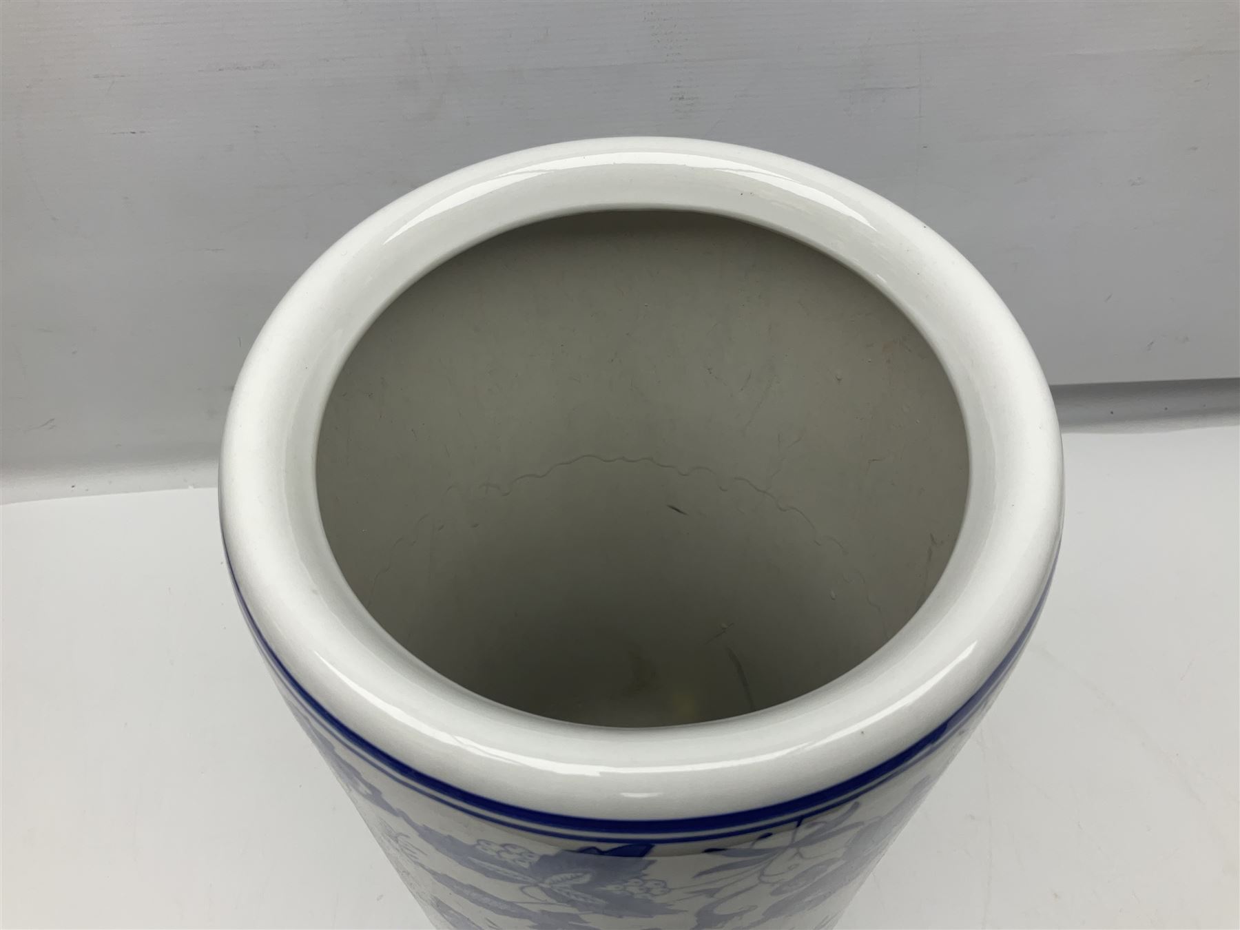 Blue and white umbrella/stick stand decorated with a floral pattern, H46cm