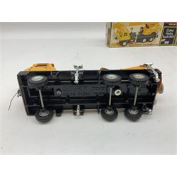 Dinky - Coles Hydra Truck 150T No.980; and Atlas Digger No.984; both boxed with internal packaging (2)