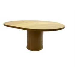 Skovby - 'SM33' light oak circular extending dining table with three additional leaves, and set four dining chairs upholstered in cream fabric