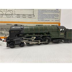 ‘00’ gauge - three kit built steam locomotive and tenders comprising Class A2 4-6-2 ‘Happy Knight’ no.60533 finished in BR green, with Nu-Cast box; Class A2 4-6-2 ‘Duke of Rothesay’ no.60508 finished in BR green, with Millholme Models box; Class D20 4-4-0 no.62387 finished in BR black, with DJH Models box (3) 