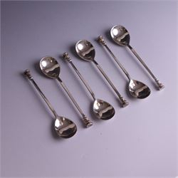 Set of six mid 20th century silver seal top teaspoons, hallmarked William Suckling Ltd, London 1960, contained within fitted case