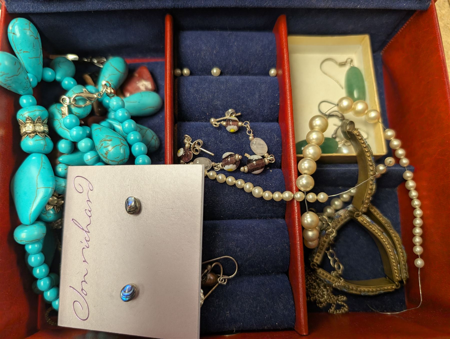 Colleciton of jewellery, including hatpins, brooches, silver earrings, etc