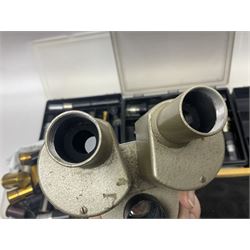 Large collection of microscope lenses, for various microscopes 