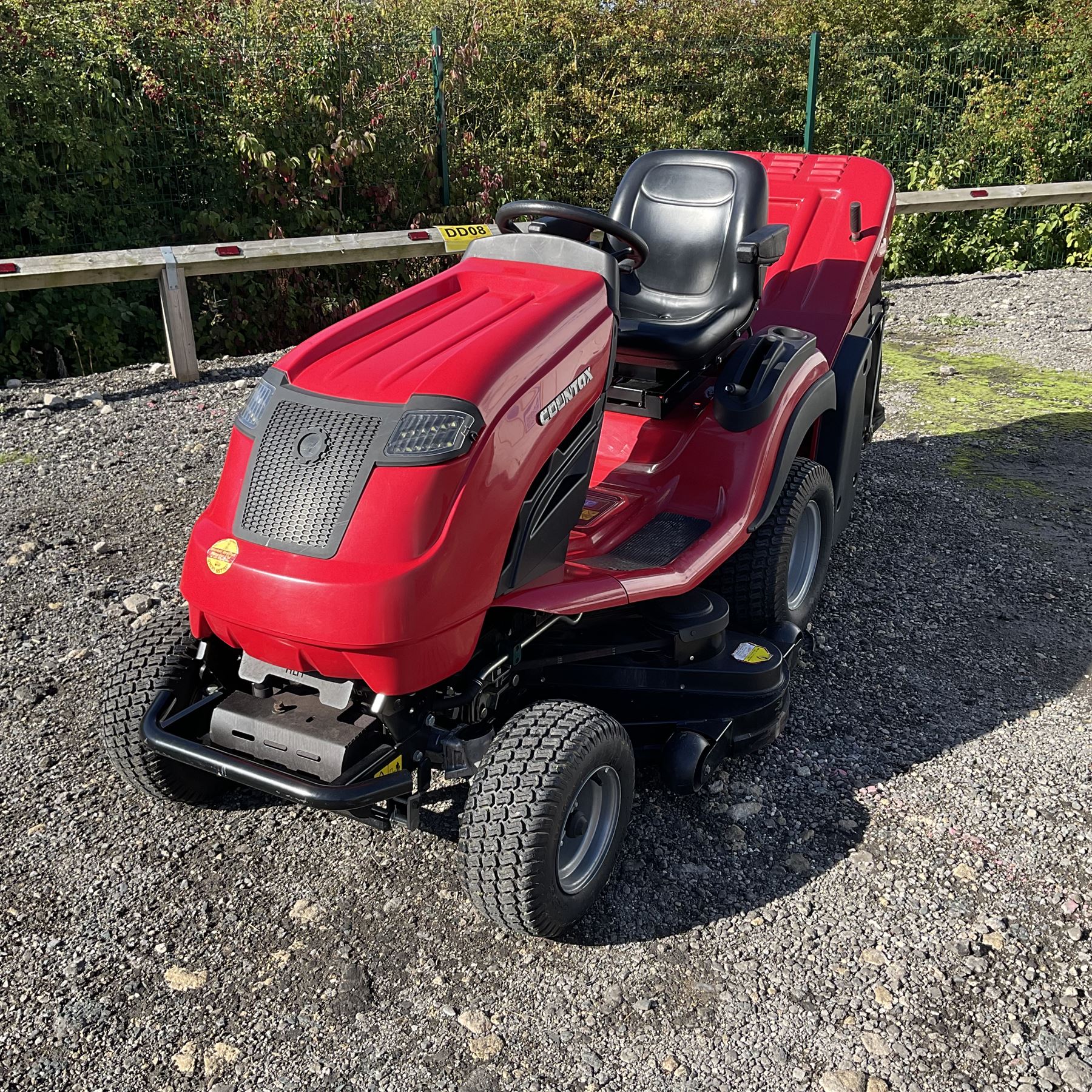 Countax B250 4-Trac ride on lawnmower with lifting jack and papers,