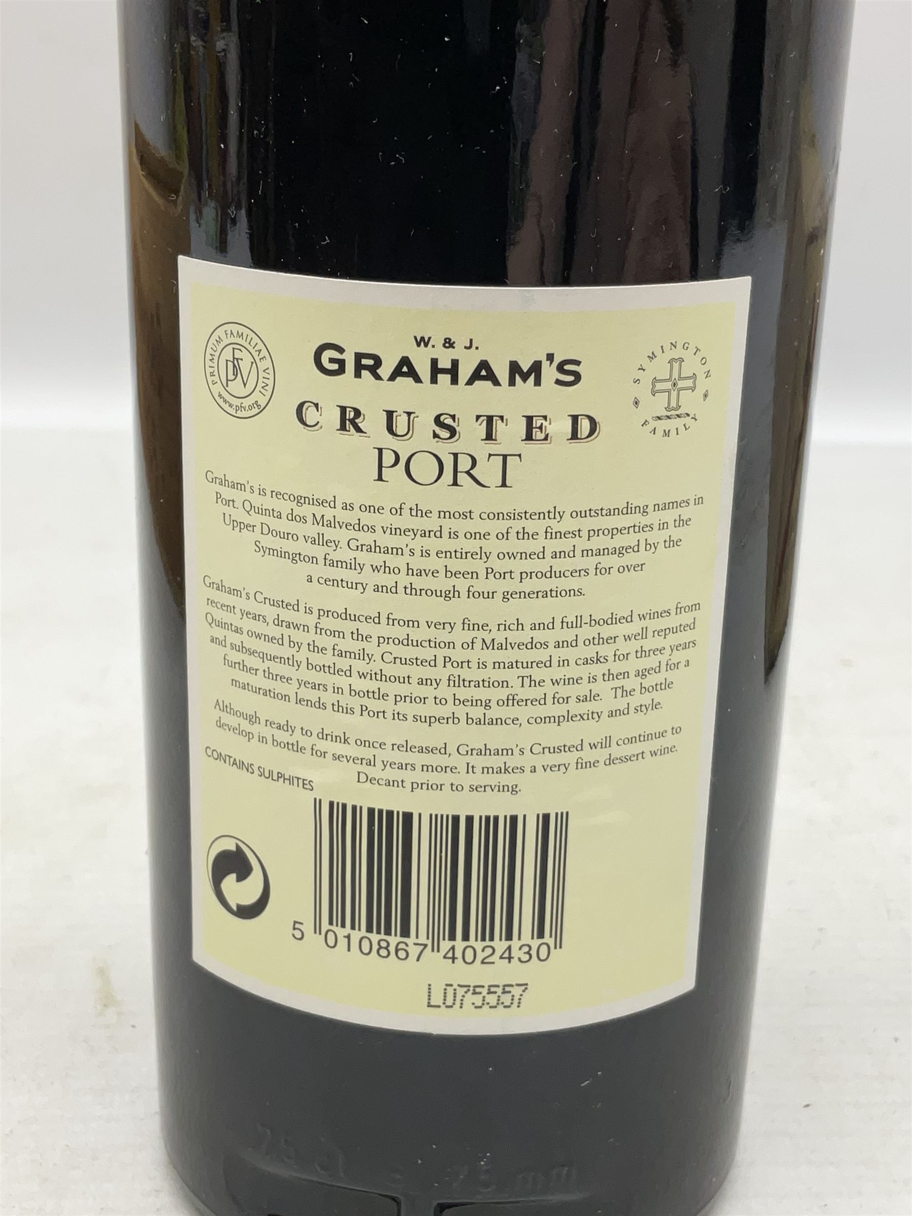 D`Arenburg 2007 The dead Arm Shiraz, 1.5 litre, 14%, together with Grahams 2001 crusted port, 75cl, 20%, both boxed 