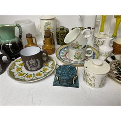 Collection of Hornsea pottery including heirloom pattern, together with Sylvac, glassware and other collectables 