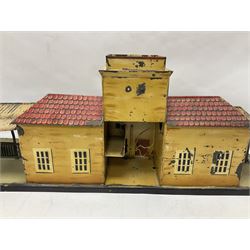 Märklin/Bing - c1930s tin-plate railway station in the style of a WW2 German station for ‘0’ gauge 