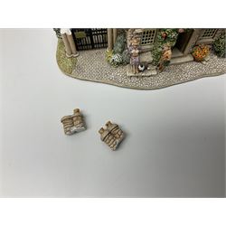 Fourteen Lilliput lane models, to include Eriskay Croft, Little Smithy, Gulliver's Gate, Kerry Lodge, Eamont Lodge etc, all with original boxes and some with deeds (14) 