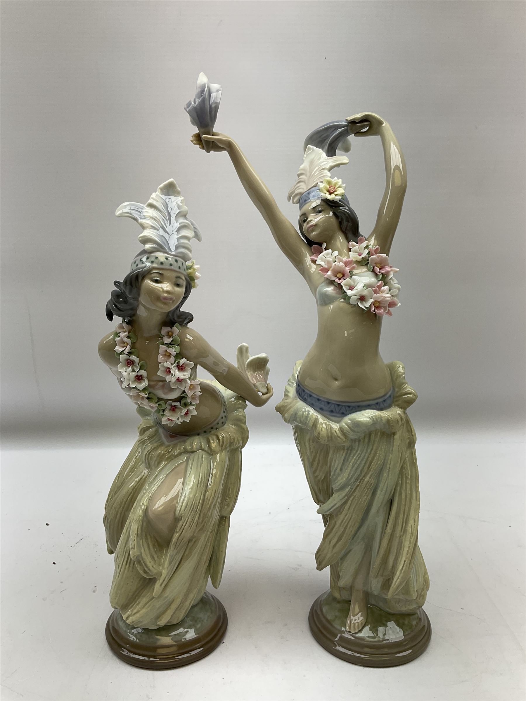 Two Lladro figures, comprising Momi no 1529 and Mahlia no 1531, both with original boxes, both year issued 1987, year retired 1989, largest example H29cm