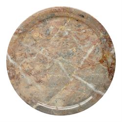 Pink veined marble plate, of circular form, D31cm