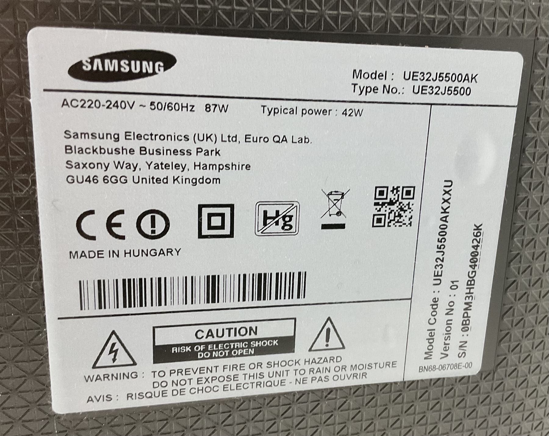 Samsung UE32J5500AK television with remote control 