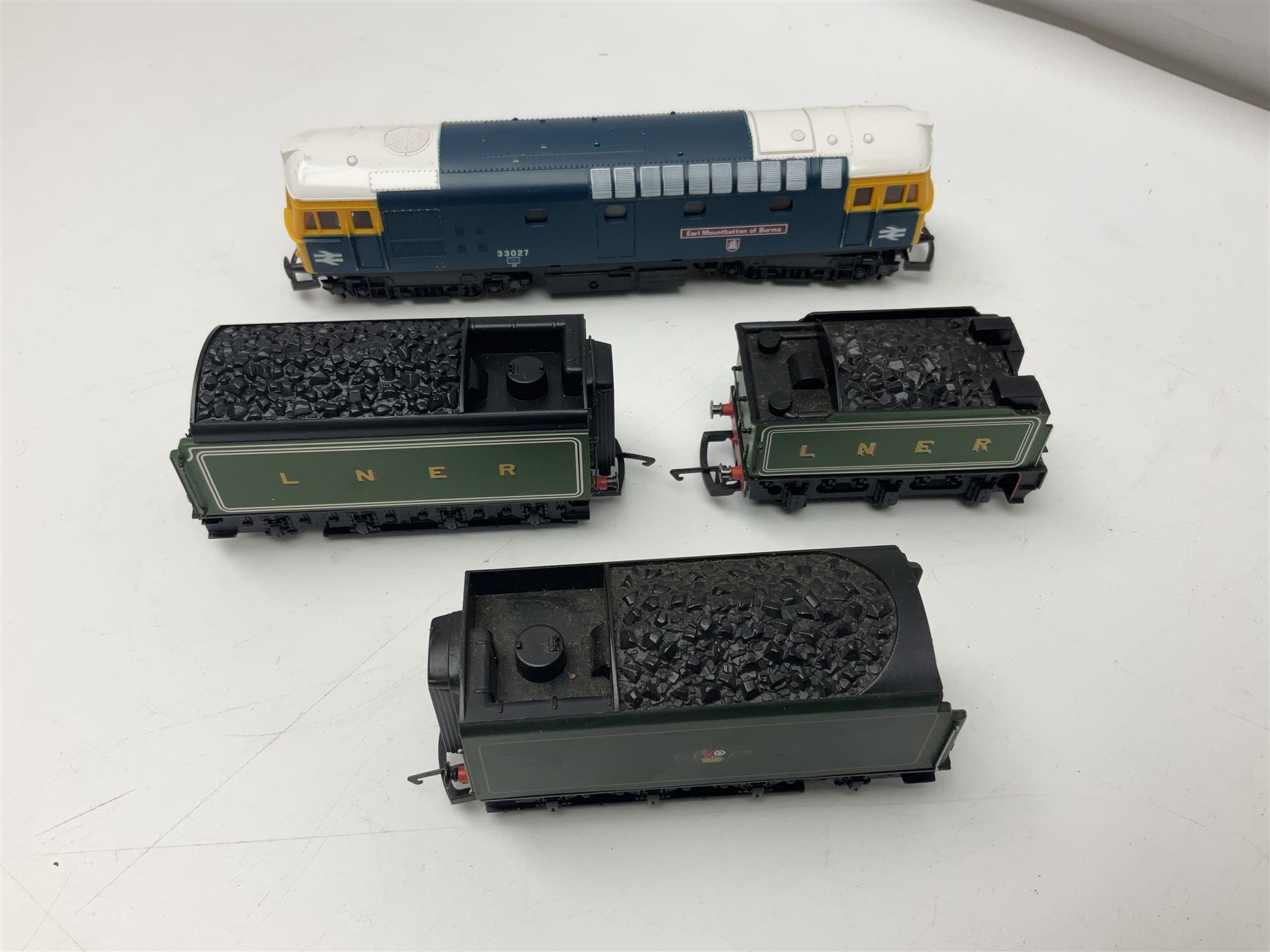 Hornby '00' gauge - Class A1/A3 4-6-2 locomotive 'Flying Scotsman' No.4472; Class A4 4-6-2 locomotive 'Mallard' No.60022; and Class B12 4-6-0 locomotive No.8544; all with tenders; and Lima Class 33 diesel locomotive 'Earl Mountbatten of Burma' No.33027; all unboxed (4)