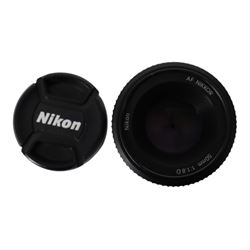 Five AF and AF-S lenses, comprising Nikon Nikkor AF-S 18-55mm 1:3.5-5.6G, Nikon Nikkor AF-S 55-200mm 1:4-5.6G ED, Nikon Nikkor 18-35mm 1:3.5-4.5G, Nikon Nikkor AF 50mm 1:1.8 D and a Tamron AF 28-75mm f/2.8 