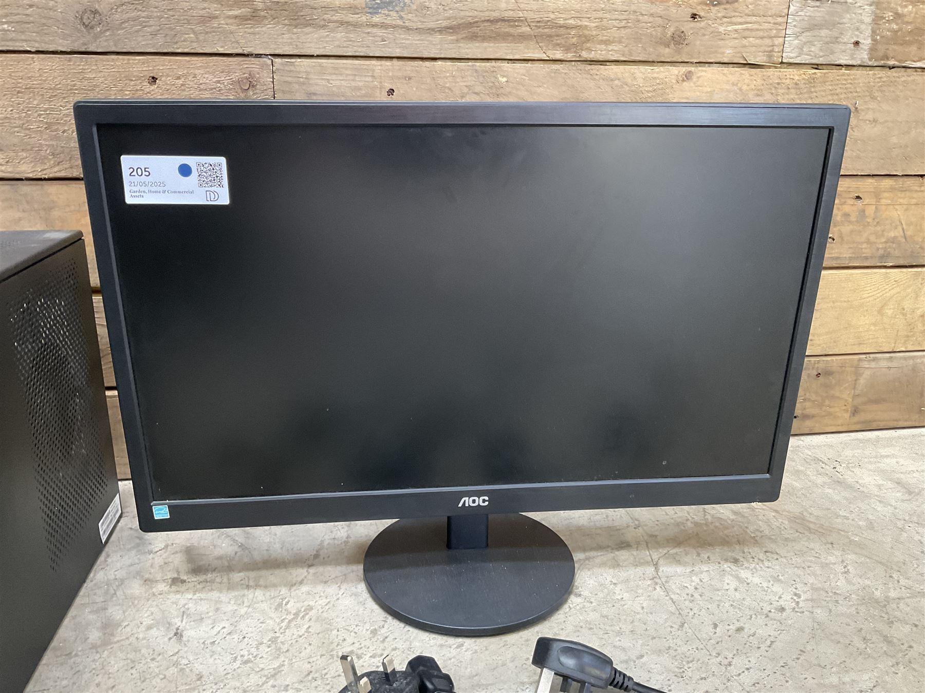 Packard Bell Intel i5-4460 computer, 8BG DDR3 RAM, 1TB Hard Drove with AOC monitor (HDMI), keyboard and mouse.