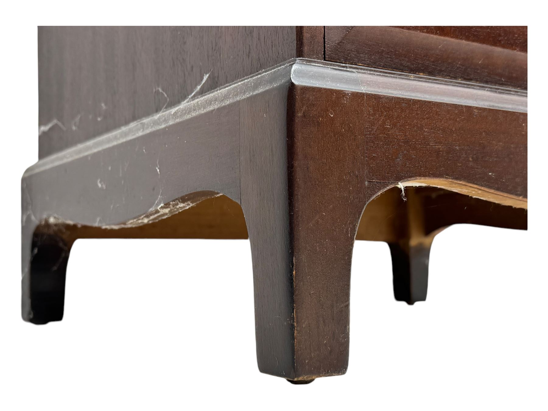 Stag Minstrel - narrow mahogany pedestal chest, fitted with six drawers