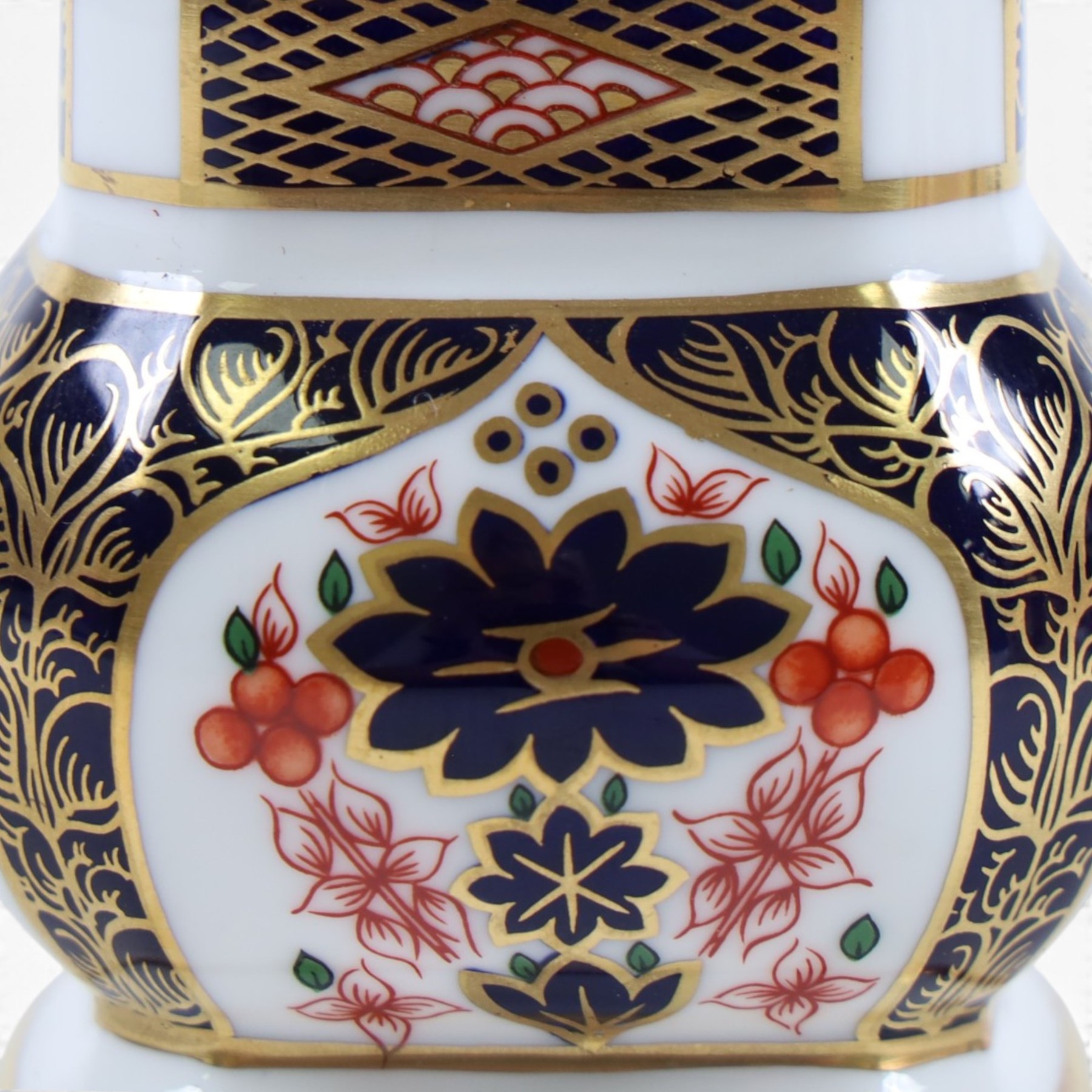 Royal Crown Derby Old Imari 1128 pattern cruet set, comprising salt, pepper and mustard pot 