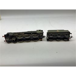 Hornby '00' gauge - Britannia Class 7MT 4-6-2 locomotive 'William Wordsworth' no. 70030, Patriot Class 7P 4-6-0 locomotive 'Bunsen' no. 45512 and Class A3 4-6-2 locomotive 'The White Knight' no. 60077, all DCC ready (3)